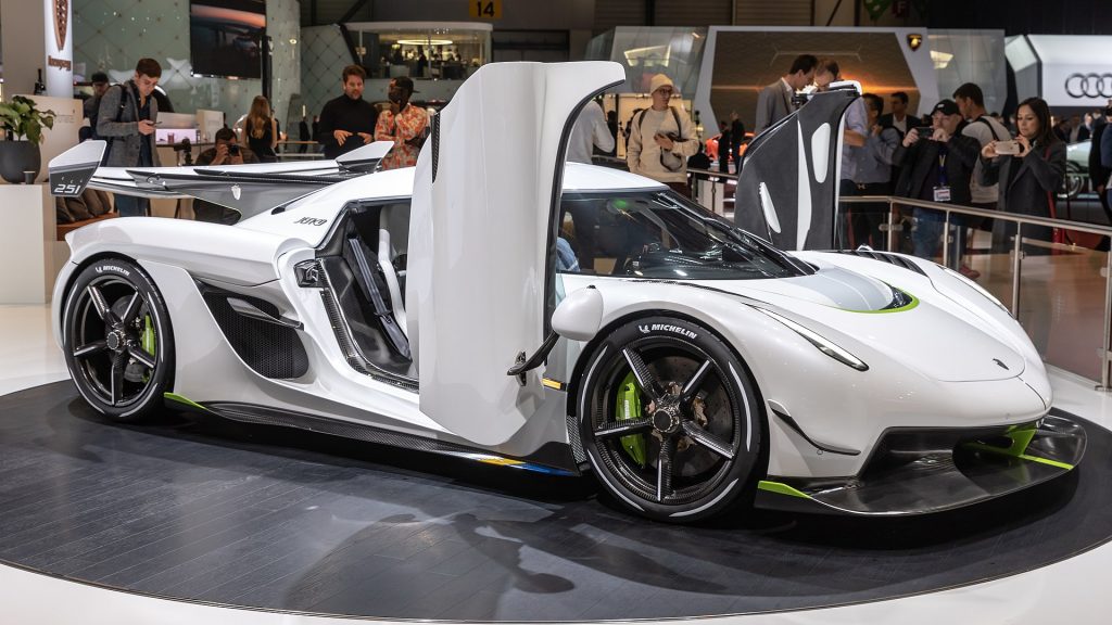 Koenigsegg-Jesko-dihedral-door