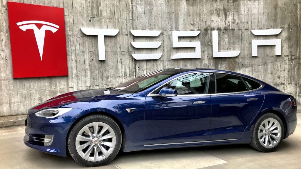 Tesla Model S Bluefire at Tesla Servicecenter 