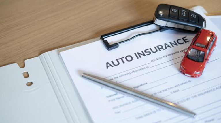 Auto Insurance Claim Form With Car Keys and Toy Car – Diminished Value of Georgia, Car Appraisals for Insurance Claims Auto insurance claim form on clipboard with car keys and red toy car, representing a diminished value claim settlement in Georgia | Diminished Value of Georgia, Car Appraisals for Insurance Claims