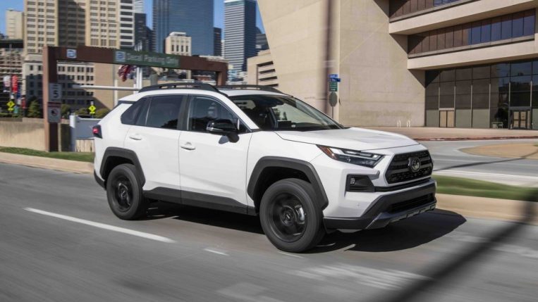 2022-white-Toyota-RAV4